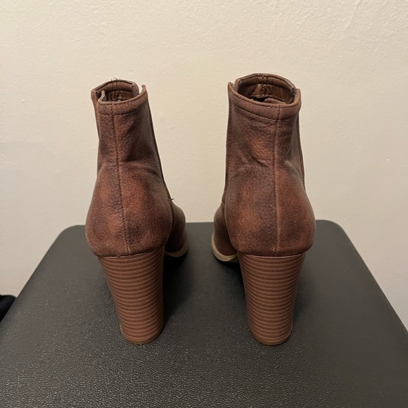 Peep toe Hippie Laundry booties - Picture 3 of 3